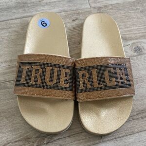 True Religion Meyer Bling Women’s Gold Black Slides Slippers Sandal Size 9